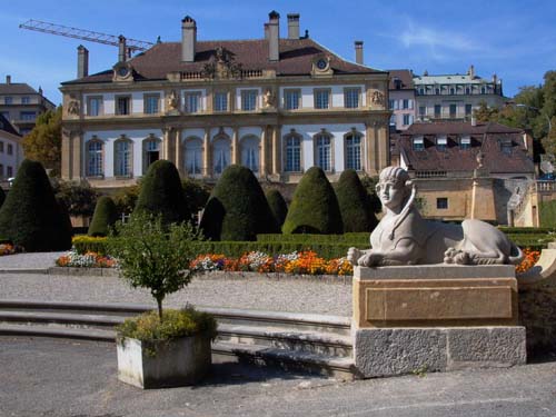 Palais DuPeyrou, nebendran Wörterbuchstelle